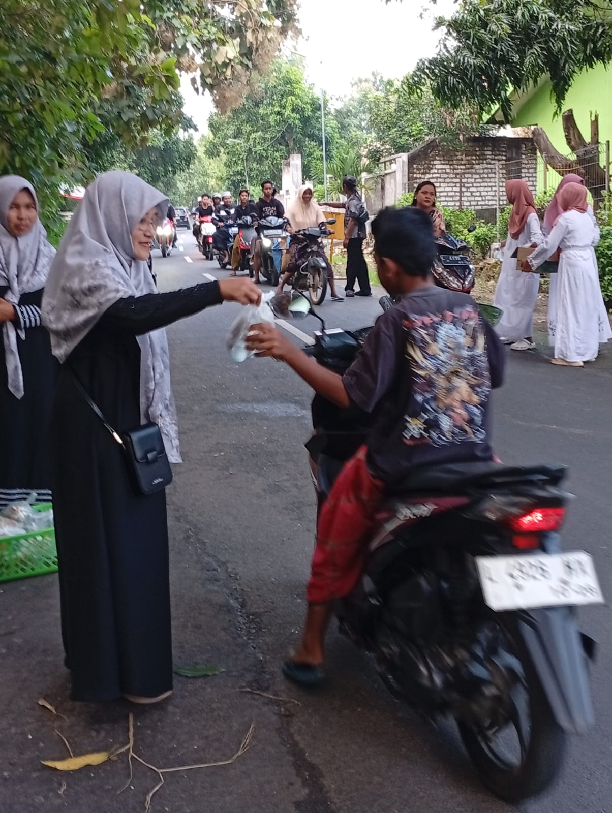 Ramadhan Berbagi: SMPN 4 Kamal Tebar Kebaikan di Bulan Suci