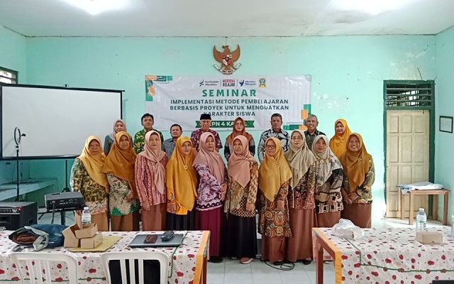 Implementasi Metode Pembelajaran Berbasis Proyek untuk Menguatkan Karakter Siswa