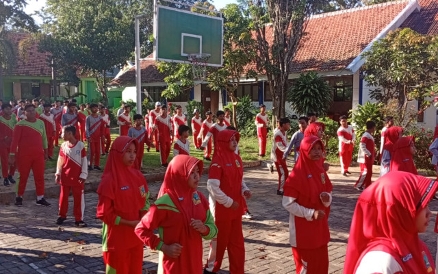 Semangat Sehat dan Peduli Lingkungan, SMP Negeri 4 Kamal Gelar Senam Sehat dan Aksi Bersih Sekolah  SMP Negeri 4 Kamal, 4 April 2026